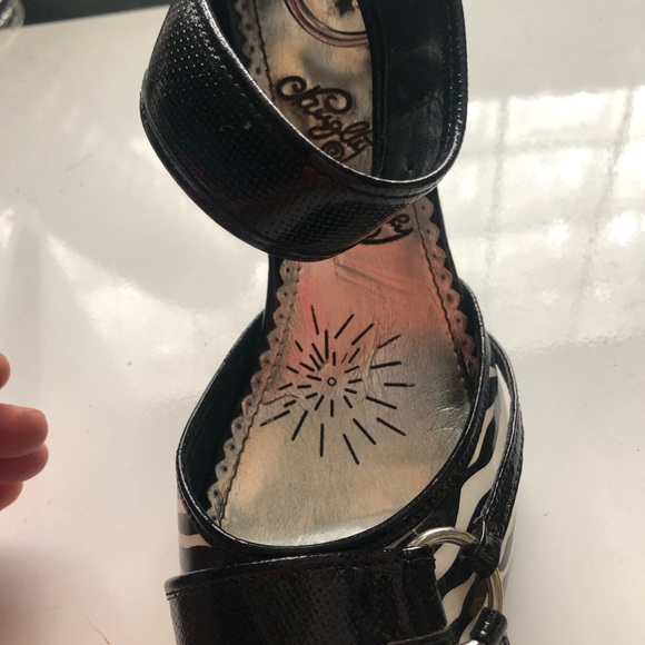 Naughty Monkey zebra heels size 10 - Picture 3 of 6